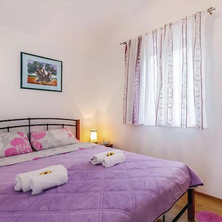 1 Bedroom Stunning Apartment In บาคารัซ ภายนอก รูปภาพ