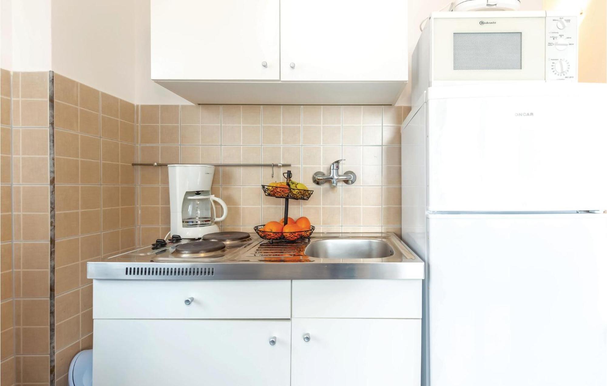 1 Bedroom Stunning Apartment In บาคารัซ ภายนอก รูปภาพ