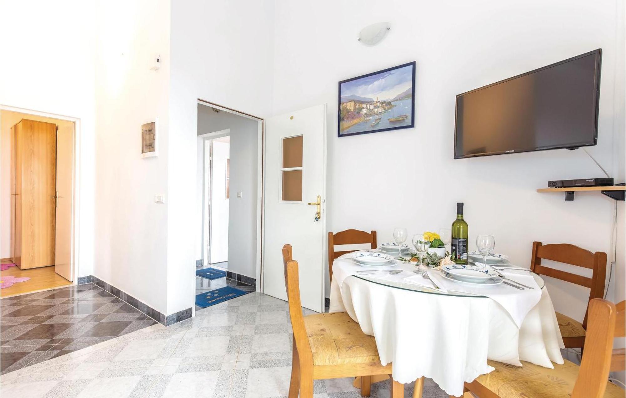1 Bedroom Stunning Apartment In บาคารัซ ภายนอก รูปภาพ